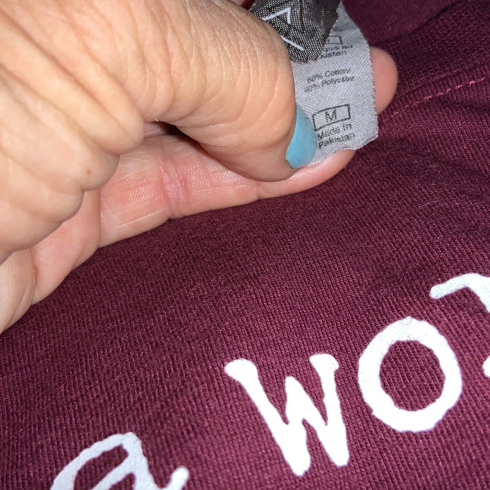 Maroon T-shirt In A World Where You Can Be Anything Be Kind size Medium - Picture 5 of 7